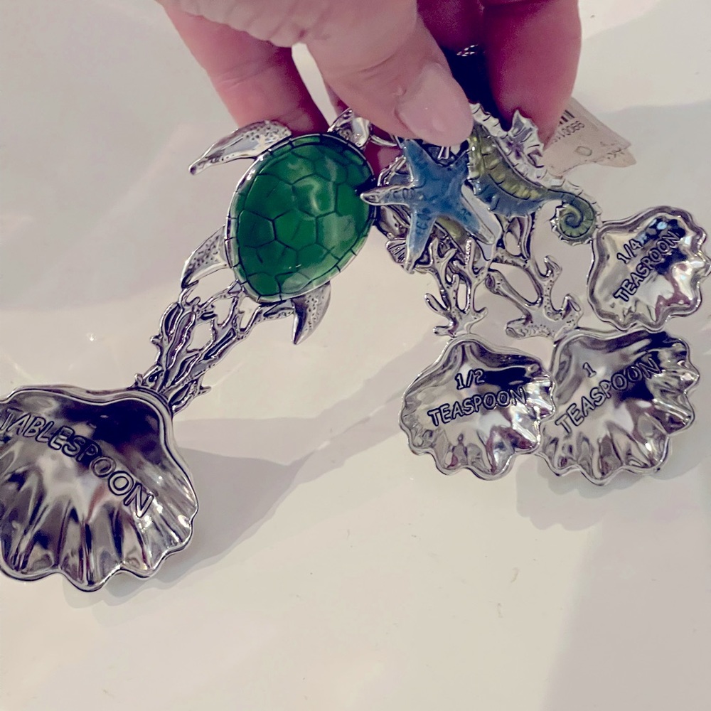 La Cucina by Ganz 4 pieces Seashell creatures measuring Teaspoons